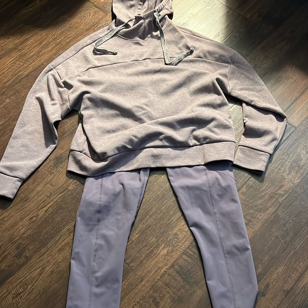 Calia XS new sweatshirt with matching Yogalicious cropped leggings (size small)